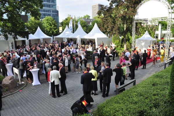 ACHEMA Sommerfest im Garten der DECHEMA