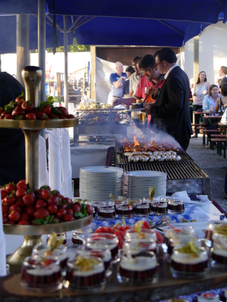 Grillparty auf der Terrasse des DECHEMA-Hauses.